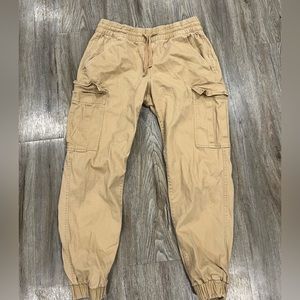 Baggy fit cargo pants, with a soft material similar to denim